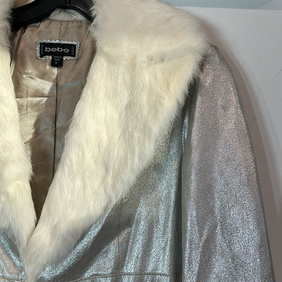 BEBE Silver metallic leather white fur trim collar/cuff trench coach large Y2K - Picture 3 of 12